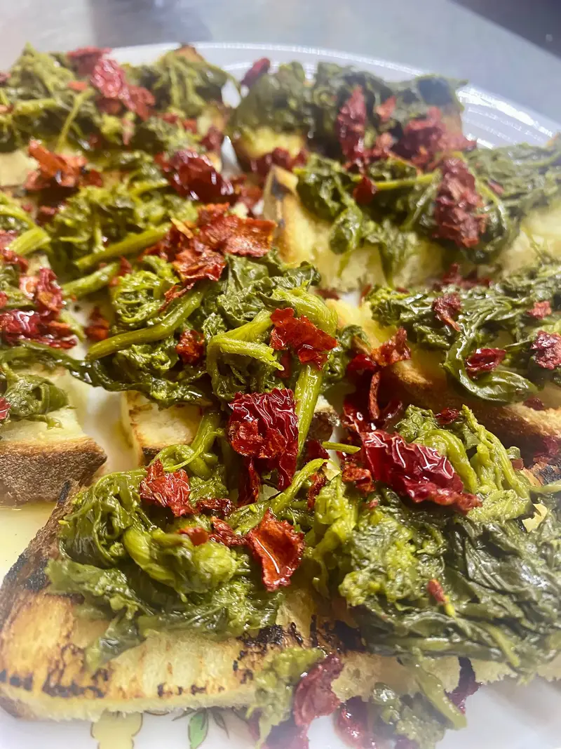 Cime di rapa e ingredienti tipici