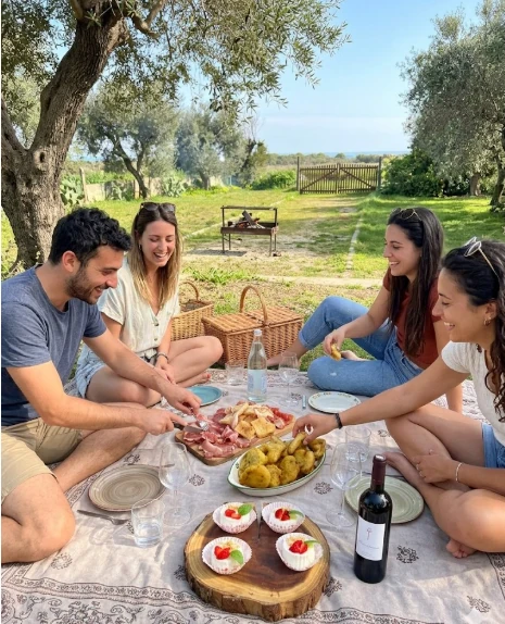 Picnic sotto gli ulivi a Villa Torre Accio